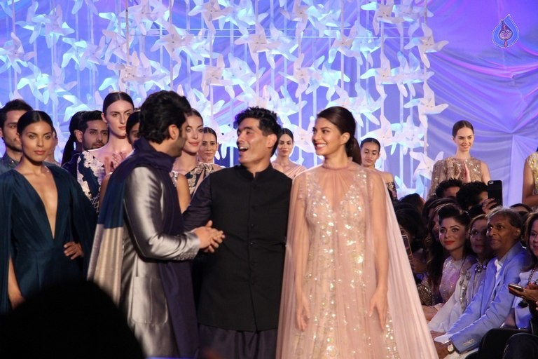 Celebrities at Manisha Malhotra LFW 2016 Show - 14 / 52 photos