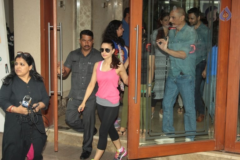 Celebrities at Meet Sanjay Dutt Home - 5 / 42 photos