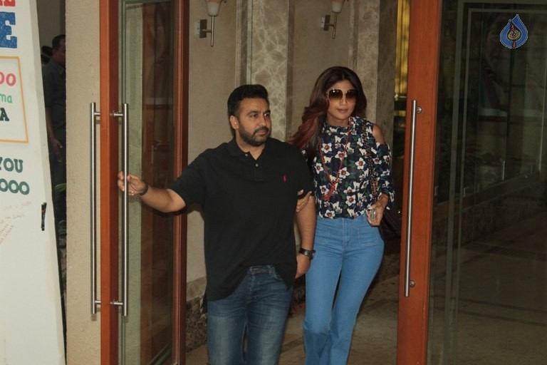 Celebrities at Meet Sanjay Dutt Home - 6 / 42 photos