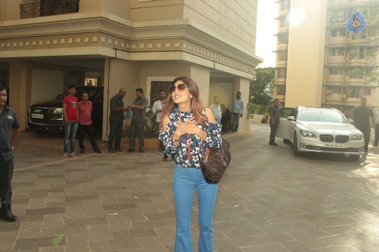 Celebrities at Meet Sanjay Dutt Home - 10 / 42 photos