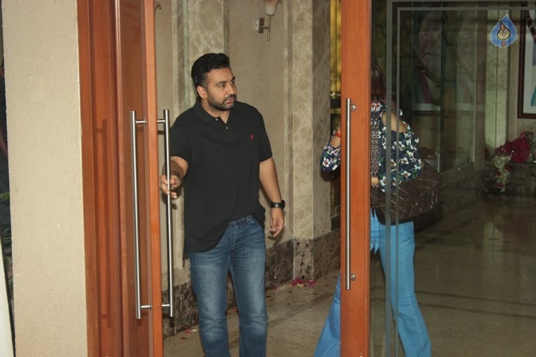 Celebrities at Meet Sanjay Dutt Home - 28 / 42 photos