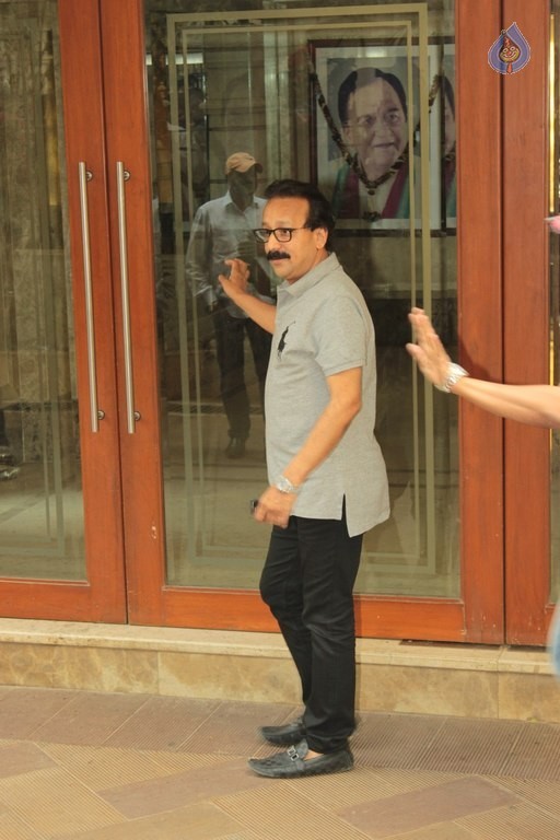 Celebrities at Meet Sanjay Dutt Home - 40 / 42 photos