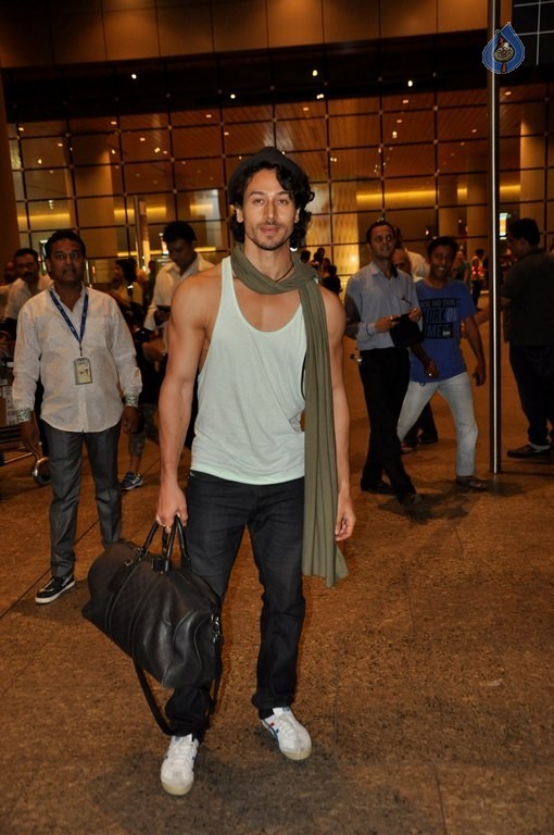 Celebrities at Mumbai Airport  - 9 / 20 photos