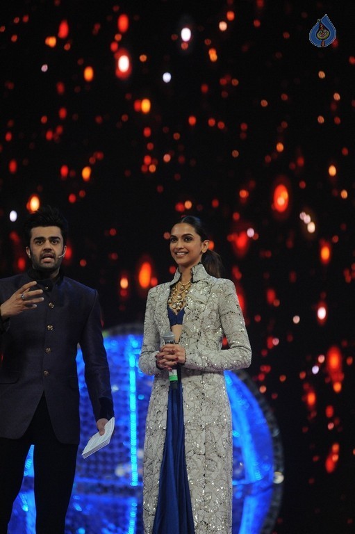 Celebrities at Mumbai Police Melawa Umang 2016 - 52 / 111 photos