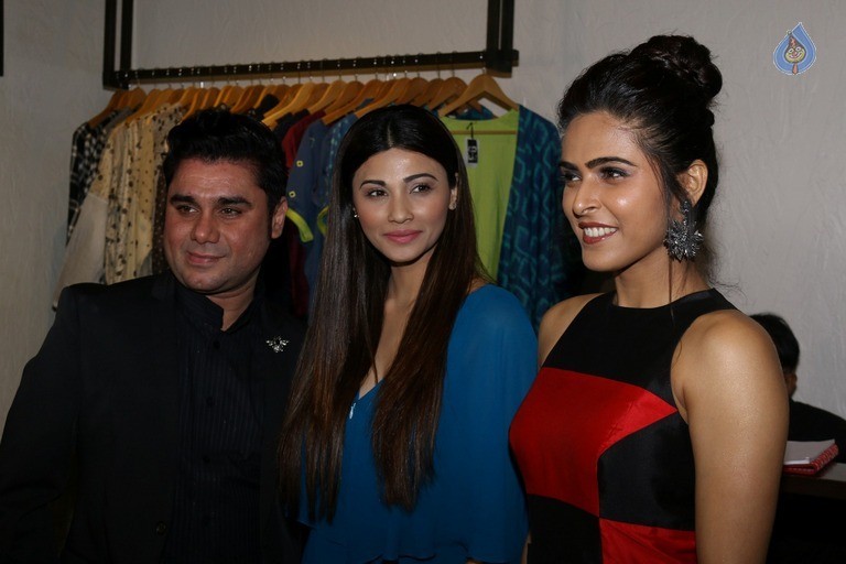 Celebrities at Rajat Tangri and Deepa Gurnani Collection Preview - 39 / 55 photos