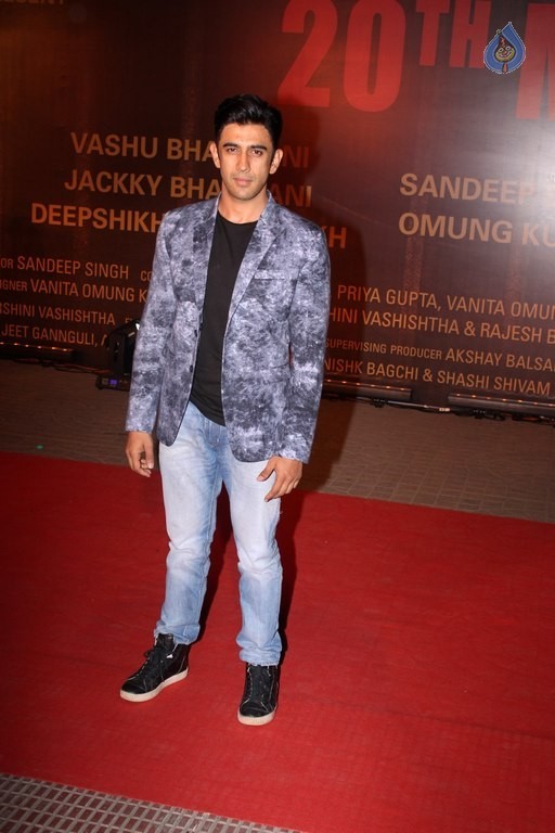 Celebrities at Red Carpet of Film Sarabjit - 64 / 77 photos