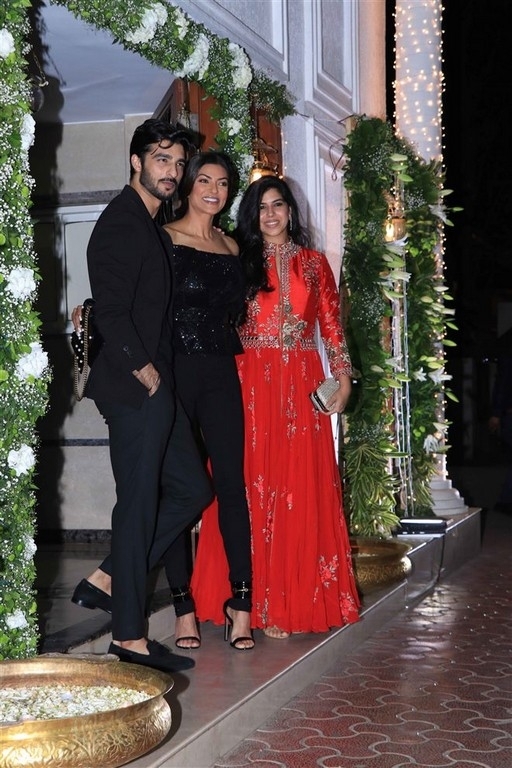 Celebrities at Shilpa Shetty Diwali Bash 2018 - 37 / 42 photos