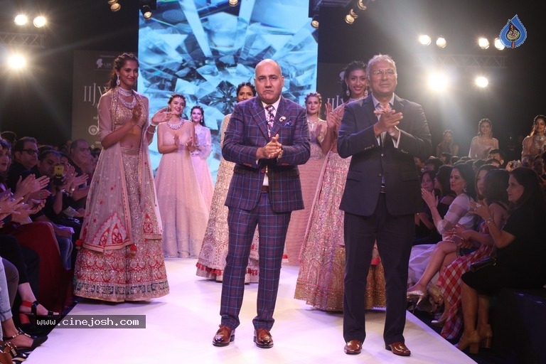 Celebrities at The Indias International Jewellery Week 2017 - 3 / 21 photos
