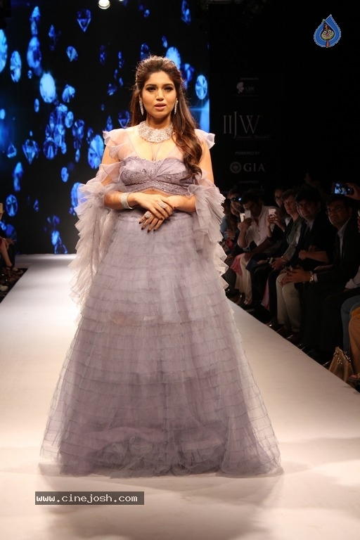 Celebrities at The Indias International Jewellery Week 2017 - 11 / 21 photos