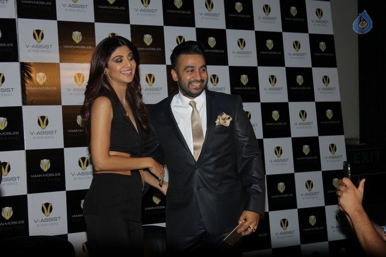 Celebrities at Viaan Mobiles Launch - 13 / 55 photos
