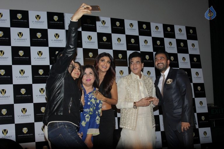 Celebrities at Viaan Mobiles Launch - 34 / 55 photos
