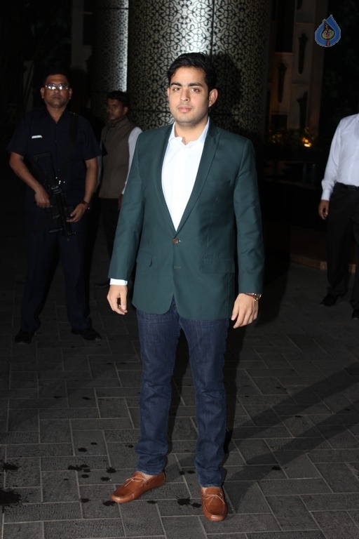 Celebrities at Zaheer Khan Engagement Party - 11 / 43 photos