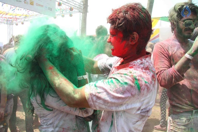 Celebrities at ZOOM Holi 2016 - 1 / 65 photos