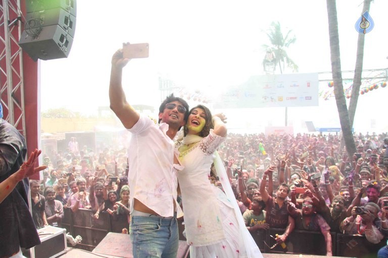 Celebrities at ZOOM Holi 2016 - 43 / 65 photos