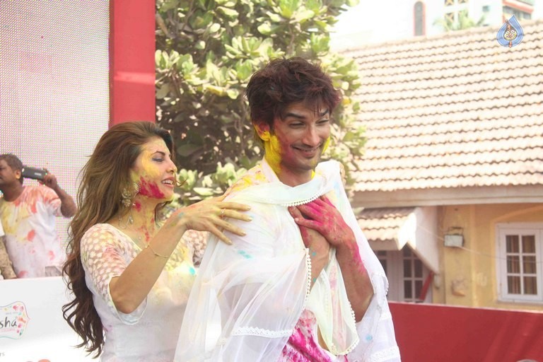 Celebrities at ZOOM Holi 2016 - 59 / 65 photos