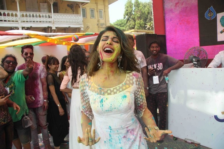 Celebrities at ZOOM Holi 2016 - 60 / 65 photos