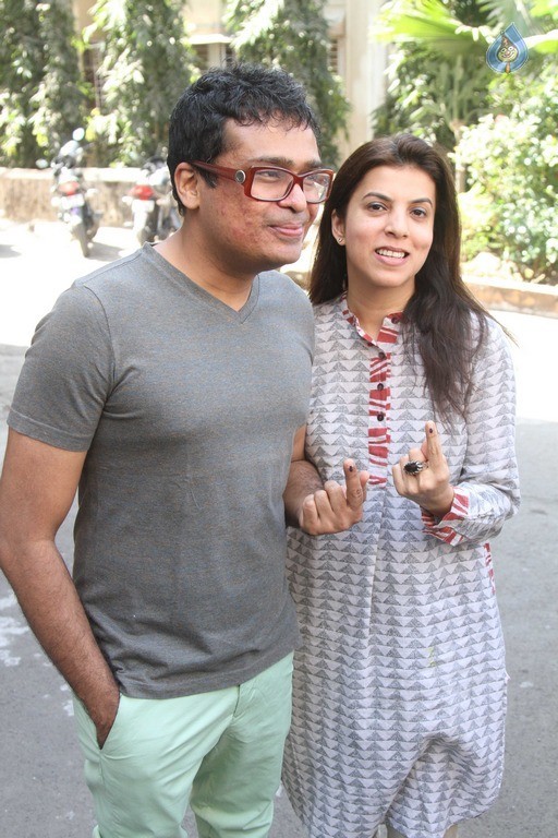 Celebrities Cast Their Vote in BMC Election 2017 - 17 / 54 photos
