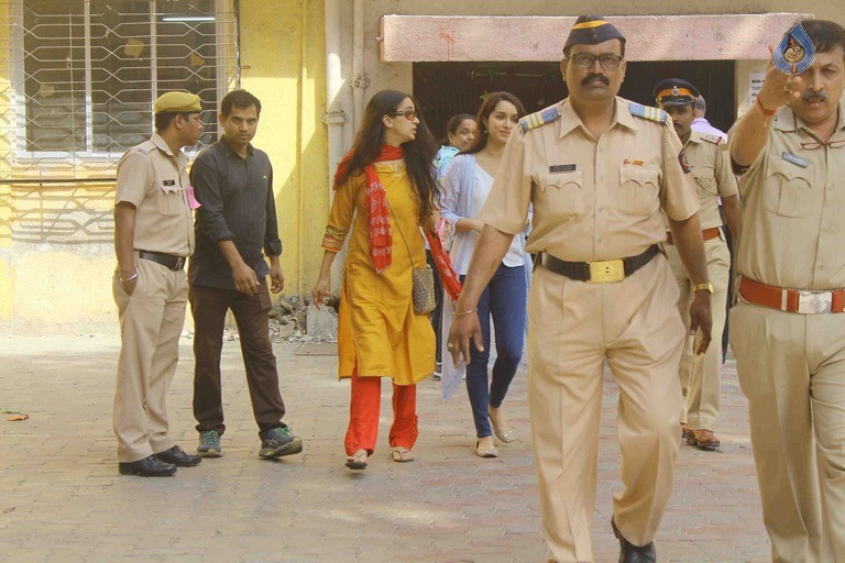 Celebrities Cast Their Vote in BMC Election 2017 - 18 / 54 photos