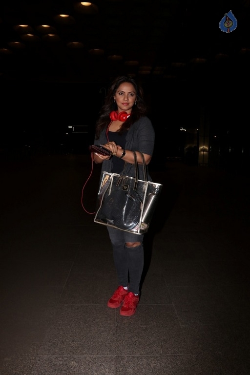 Celebrities Departs for IIFA Awards New York 2017 - 30 / 76 photos