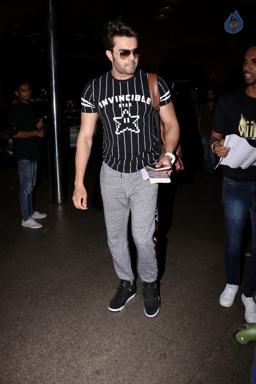 Celebrities Departs for IIFA Awards New York 2017 - 34 / 76 photos