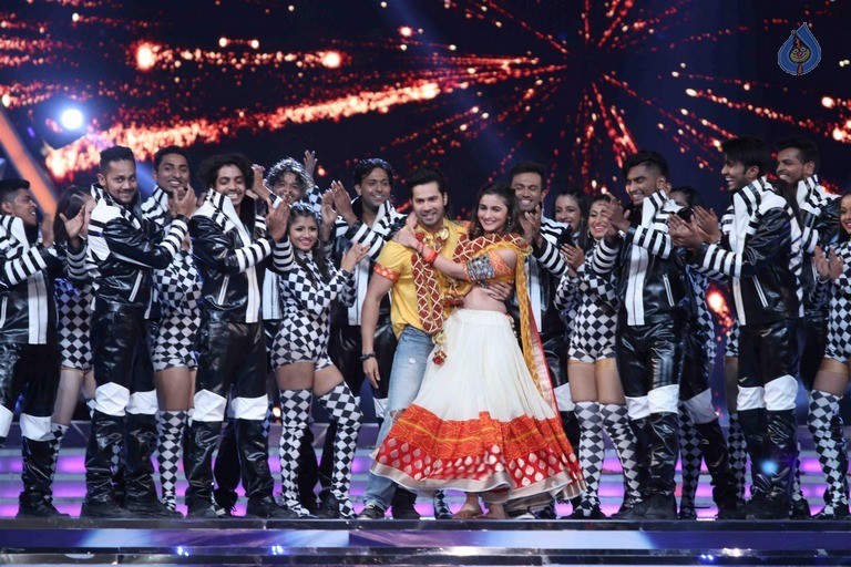 Celebrities Perform at Umang 2017 Show - 2 / 97 photos