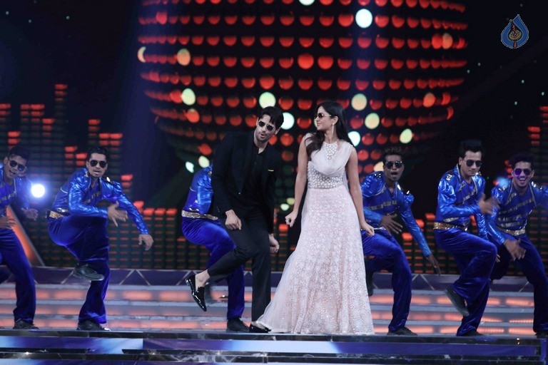 Celebrities Perform at Umang 2017 Show - 7 / 97 photos