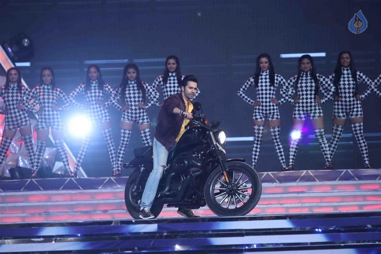 Celebrities Perform at Umang 2017 Show - 23 / 97 photos
