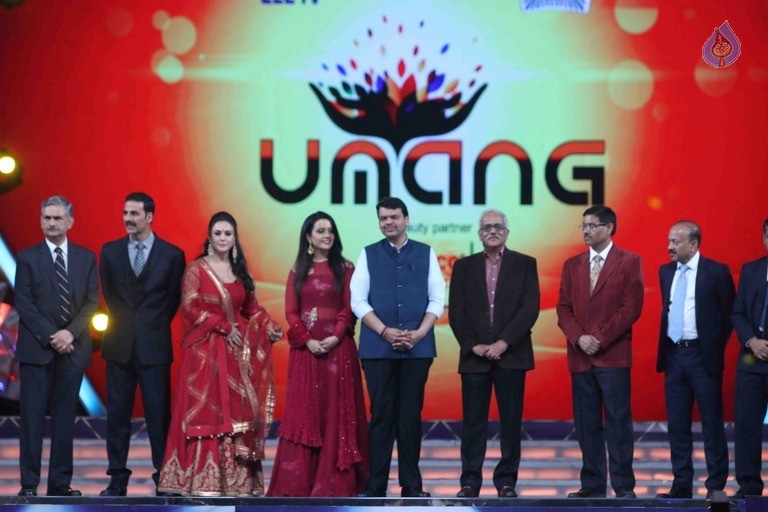 Celebrities Perform at Umang 2017 Show - 27 / 97 photos