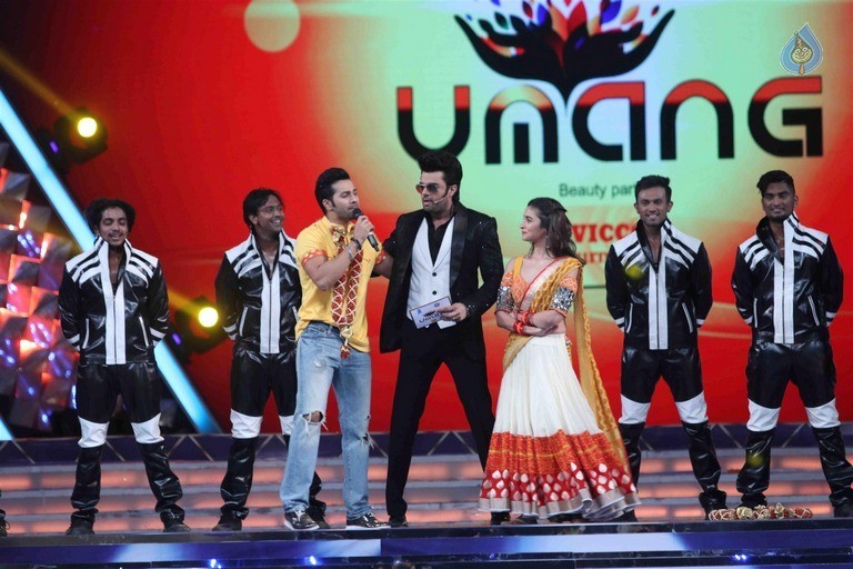 Celebrities Perform at Umang 2017 Show - 48 / 97 photos