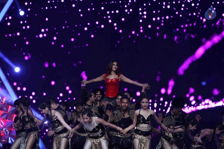 Celebrities Perform at Umang 2017 Show - 52 / 97 photos