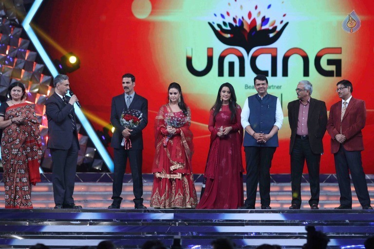 Celebrities Perform at Umang 2017 Show - 72 / 97 photos