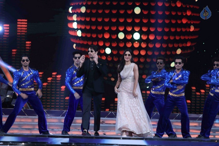 Celebrities Perform at Umang 2017 Show - 83 / 97 photos