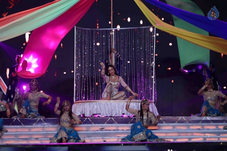 Celebrities Perform at Umang 2017 Show - 85 / 97 photos