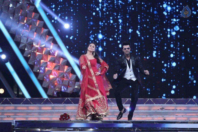 Celebrities Perform at Umang 2017 Show - 87 / 97 photos