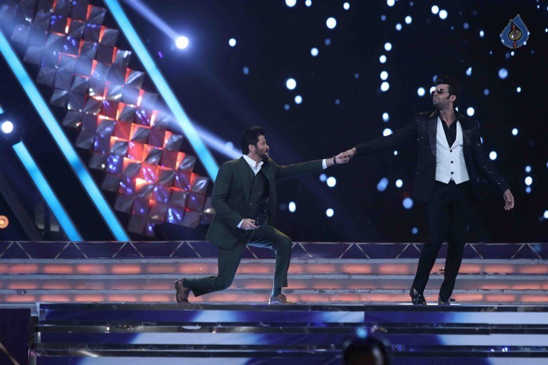 Celebrities Perform at Umang 2017 Show - 93 / 97 photos