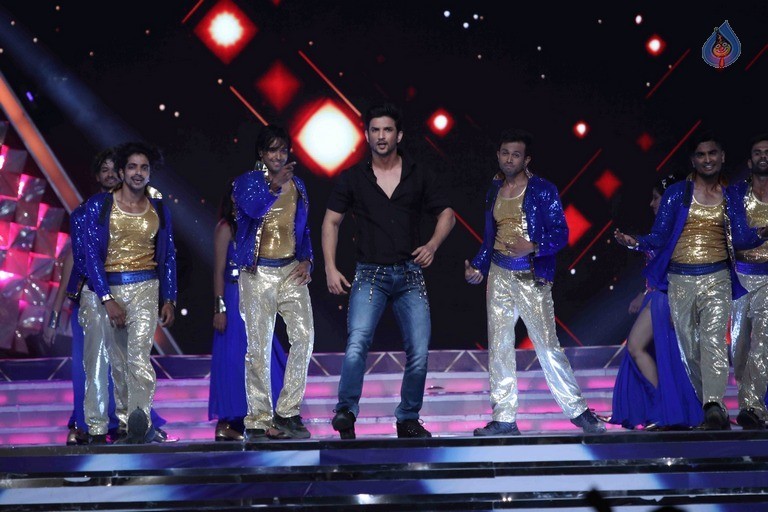 Celebrities Perform at Umang 2017 Show - 95 / 97 photos