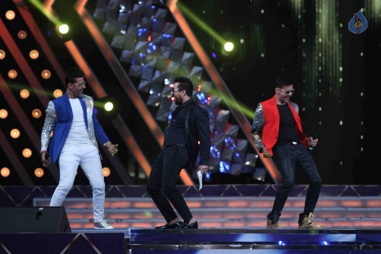Celebrities Perform at Umang 2017 Show - 96 / 97 photos