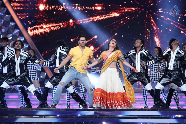 Celebrities Perform at Umang 2017 Show - 97 / 97 photos