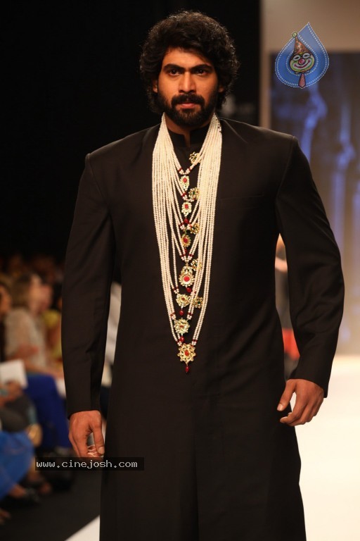 Celebrities Ramp Walk At IIJW 2013 - 7 / 90 photos