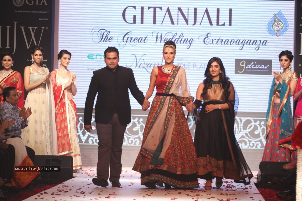Celebrities Ramp Walk At IIJW 2013 - 58 / 90 photos