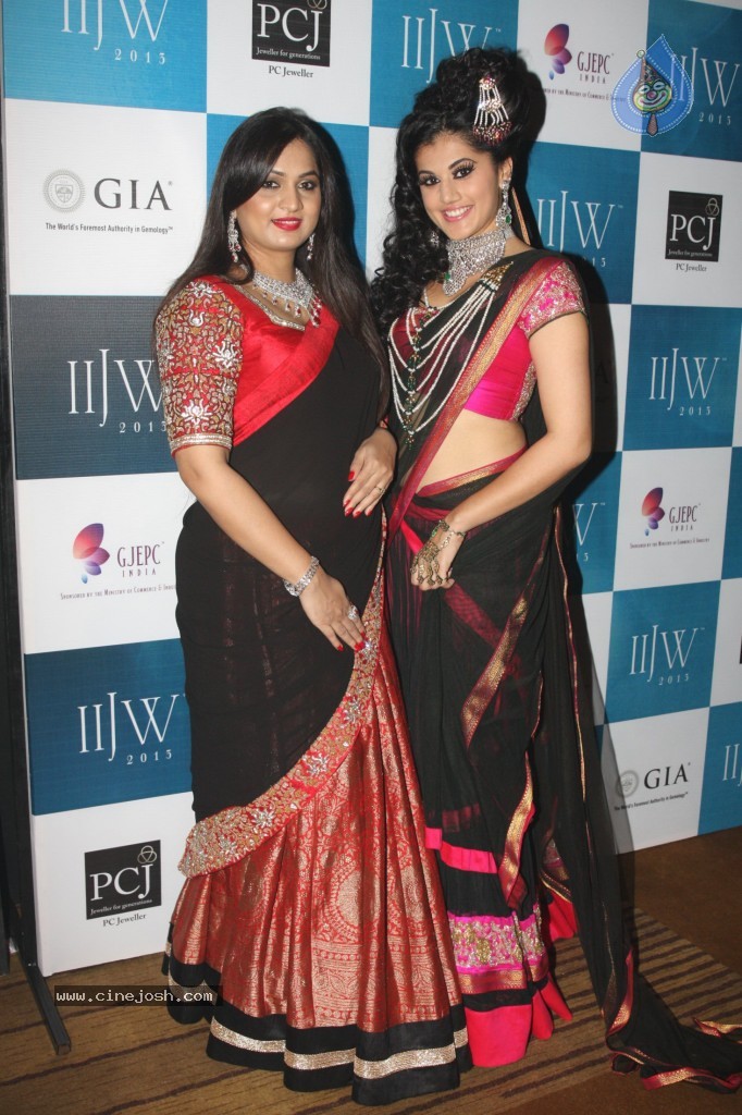 Celebrities Ramp Walk At IIJW 2013 - 74 / 90 photos