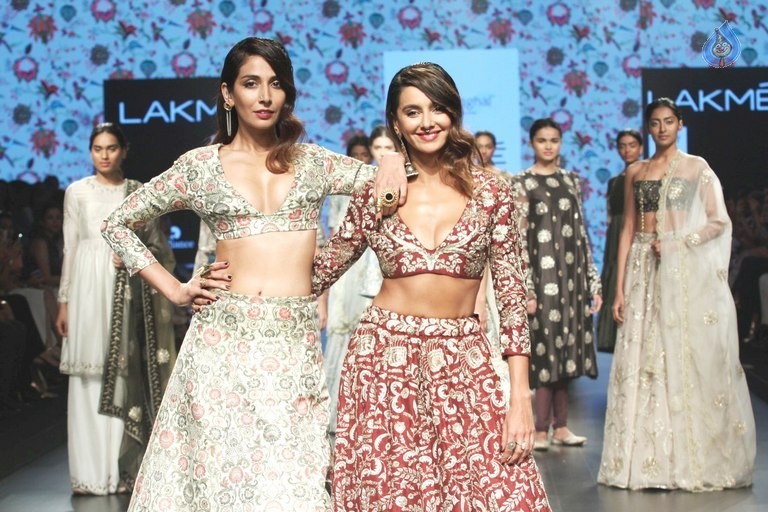 Celebrities Snapped on Day 3 of LFW Summer Resort 2016 - 46 / 57 photos