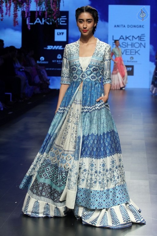 Celebrities Snapped on Day 3 of LFW Summer Resort 2016 - 47 / 57 photos