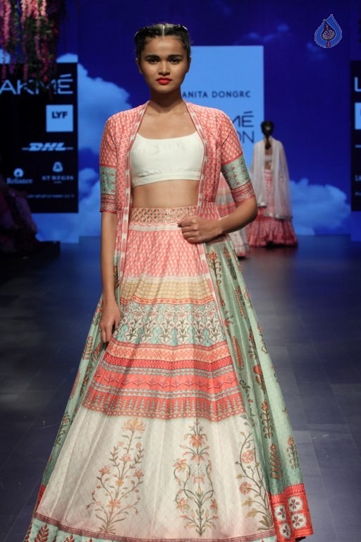 Celebrities Snapped on Day 3 of LFW Summer Resort 2016 - 52 / 57 photos