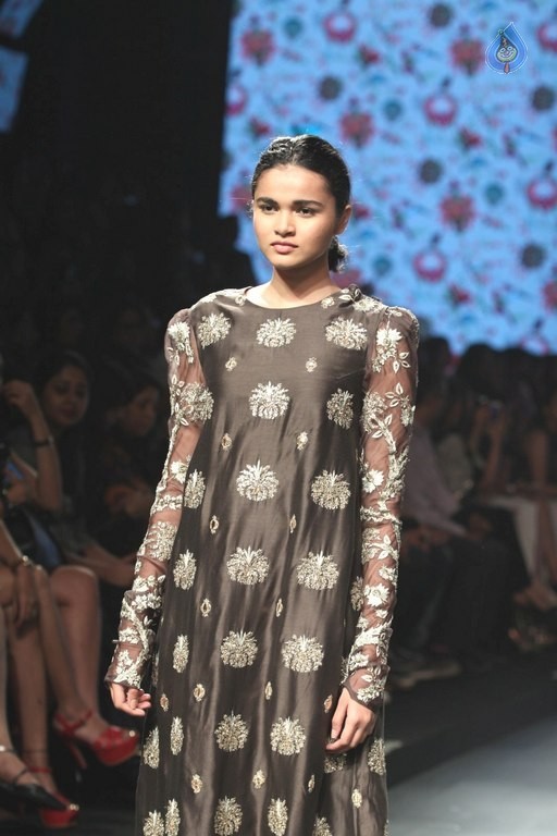 Celebrities Snapped on Day 3 of LFW Summer Resort 2016 - 57 / 57 photos