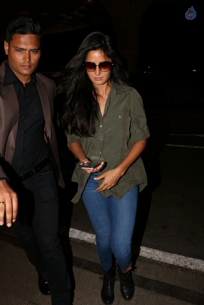 Celebrities Spotted at Airport - 5 / 42 photos