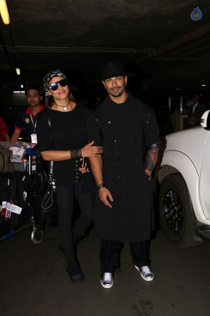 Celebrities Spotted at Airport - 21 / 42 photos