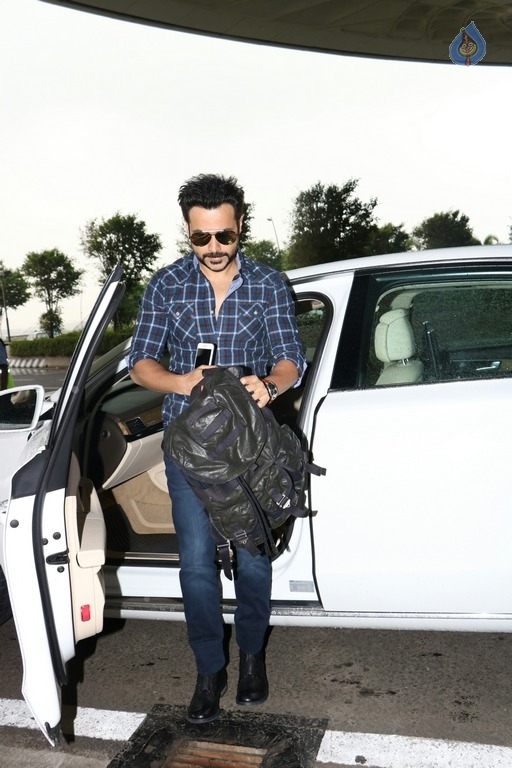 Celebrities Spotted at Airport - 22 / 42 photos