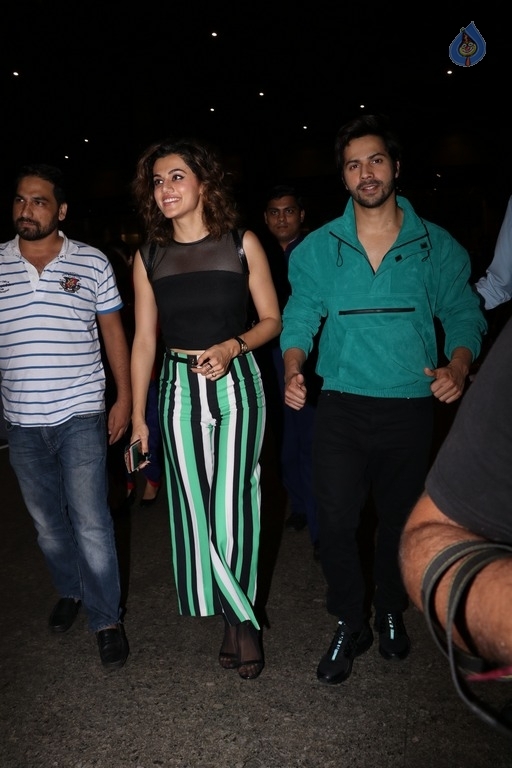 Celebrities Spotted at Airport - 23 / 42 photos