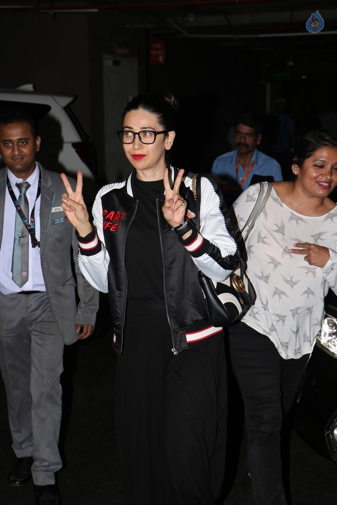 Celebrities Spotted At Airport - 17 / 21 photos